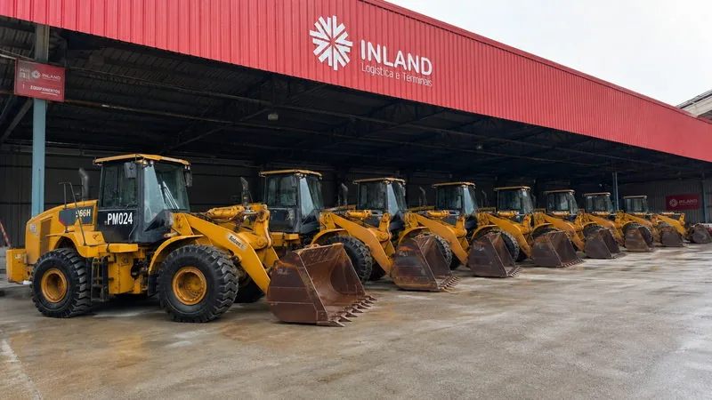 Pá carregadeiras da frota própria da Inland